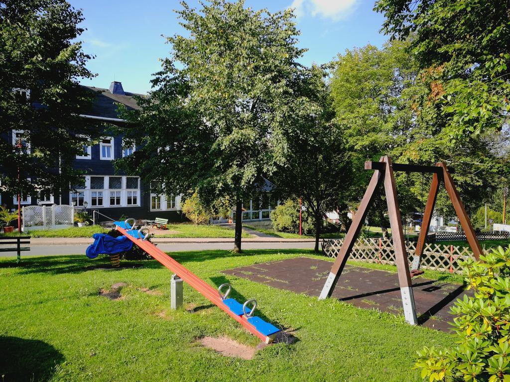 Gehlberg Apartments Und Bistro Zum Glasmacher מראה חיצוני תמונה