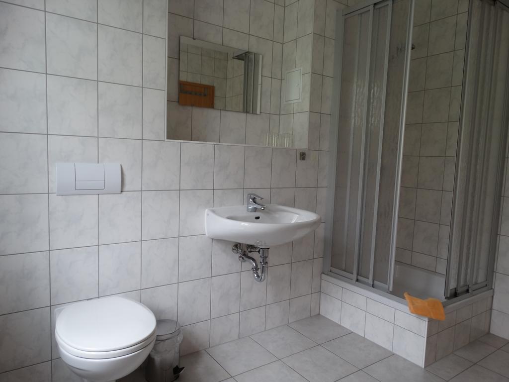 Gehlberg Apartments Und Bistro Zum Glasmacher מראה חיצוני תמונה