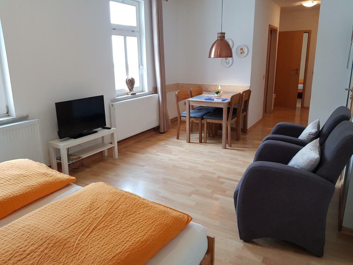 Gehlberg Apartments Und Bistro Zum Glasmacher מראה חיצוני תמונה