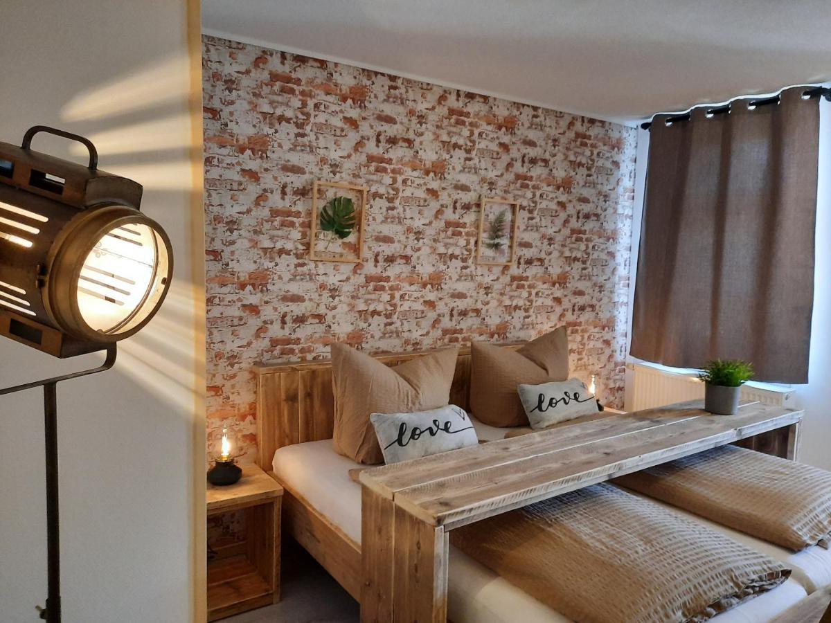 Gehlberg Apartments Und Bistro Zum Glasmacher מראה חיצוני תמונה