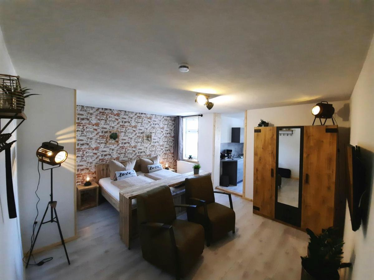 Gehlberg Apartments Und Bistro Zum Glasmacher מראה חיצוני תמונה